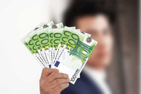 Un cunoscut economist român oferă un premiu de 100.000 de euro, cu o ...